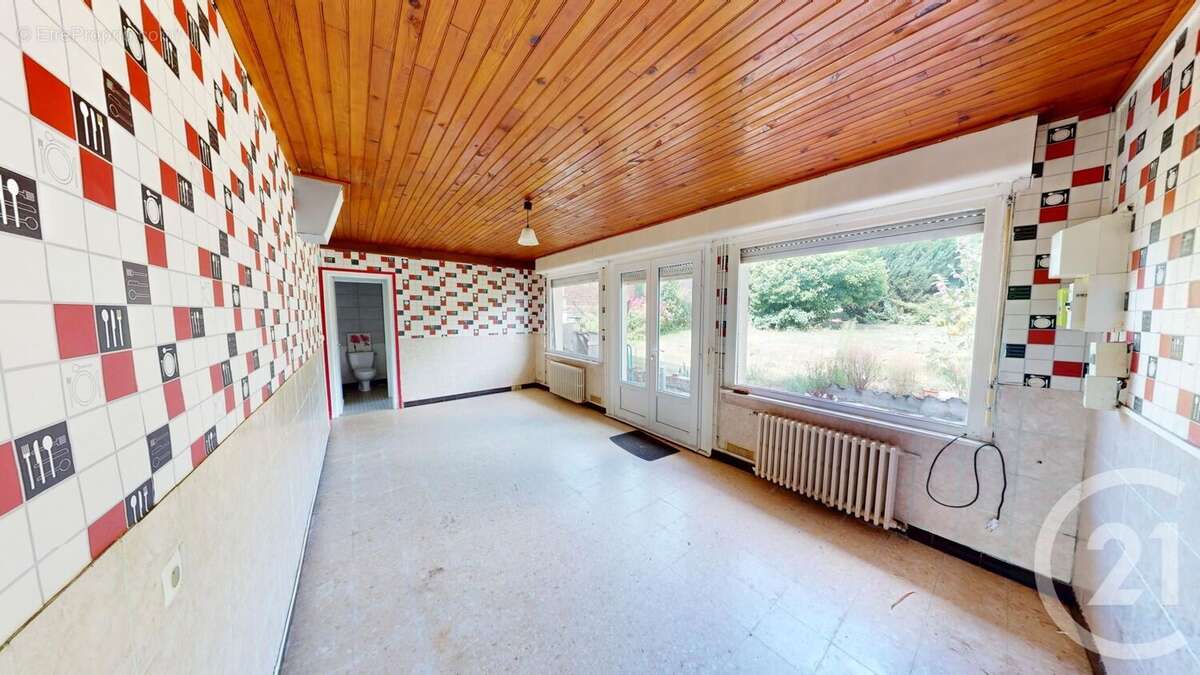 Maison à MONTBREHAIN