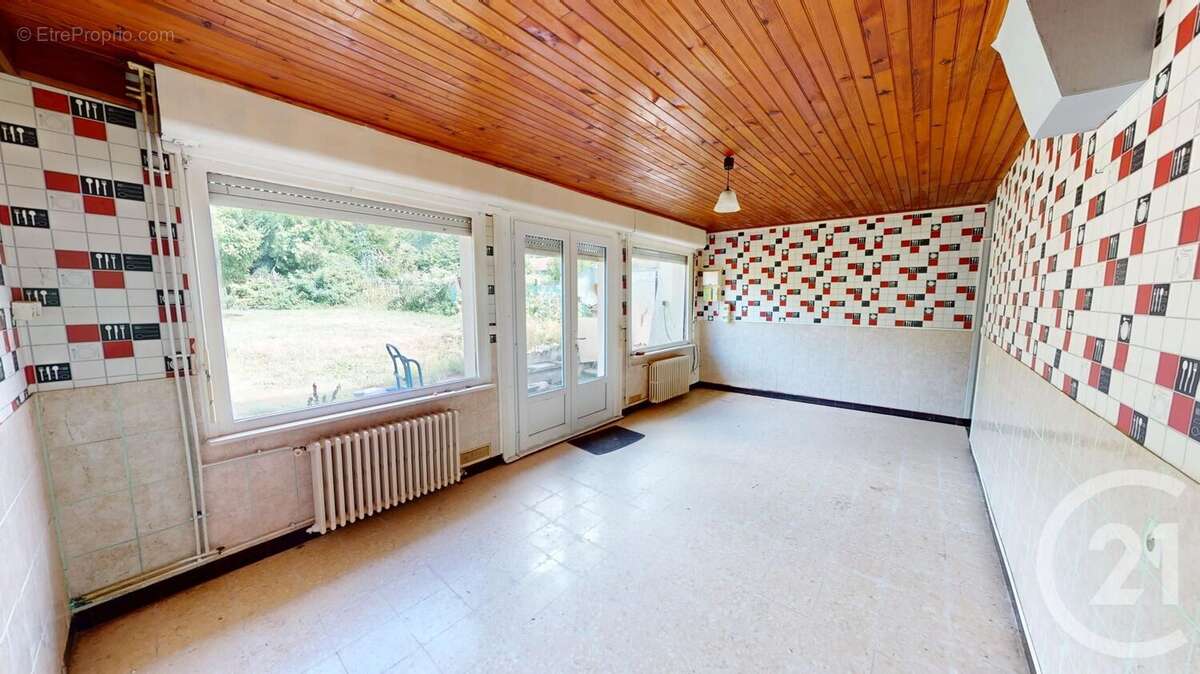 Maison à MONTBREHAIN