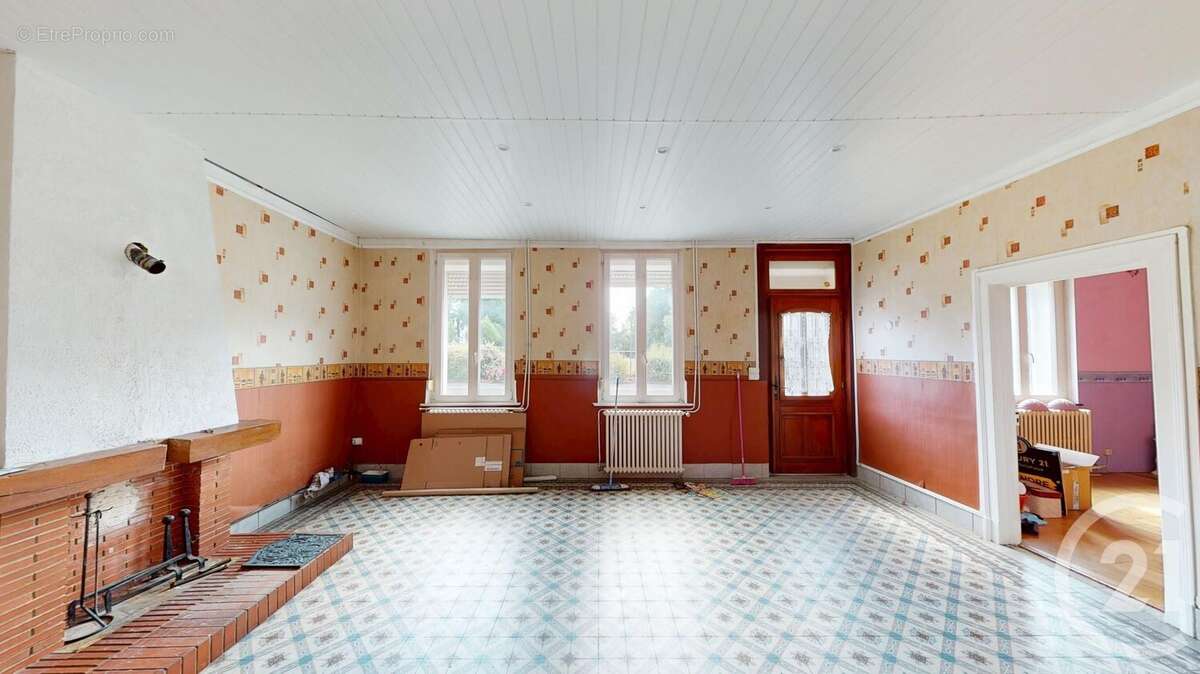 Maison à MONTBREHAIN