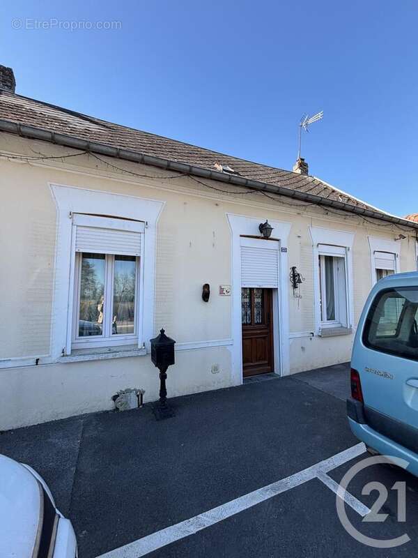 Maison à MONTBREHAIN