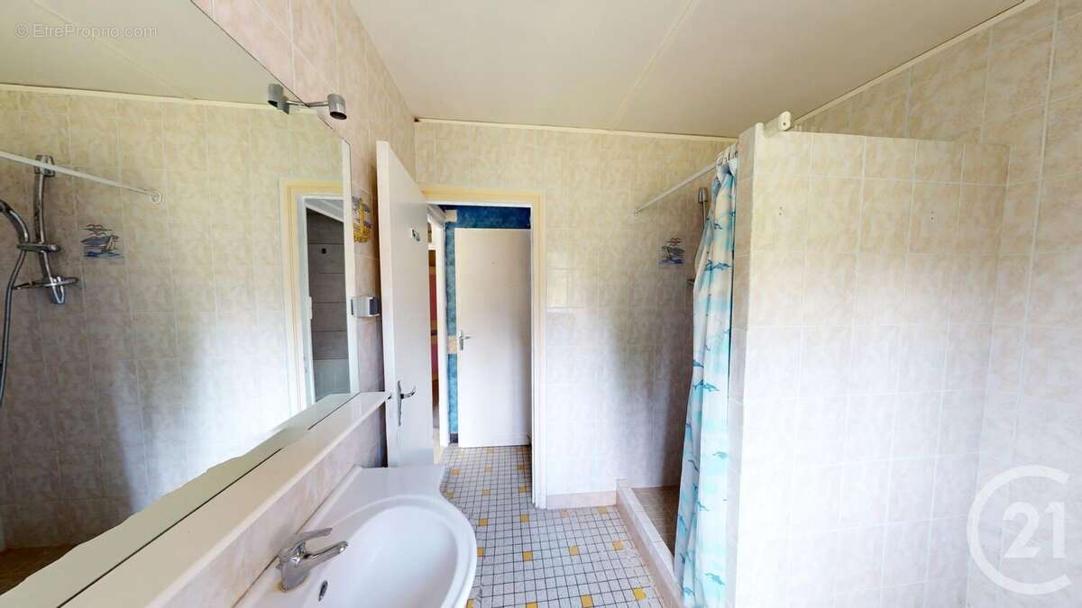 Maison à MONTBREHAIN