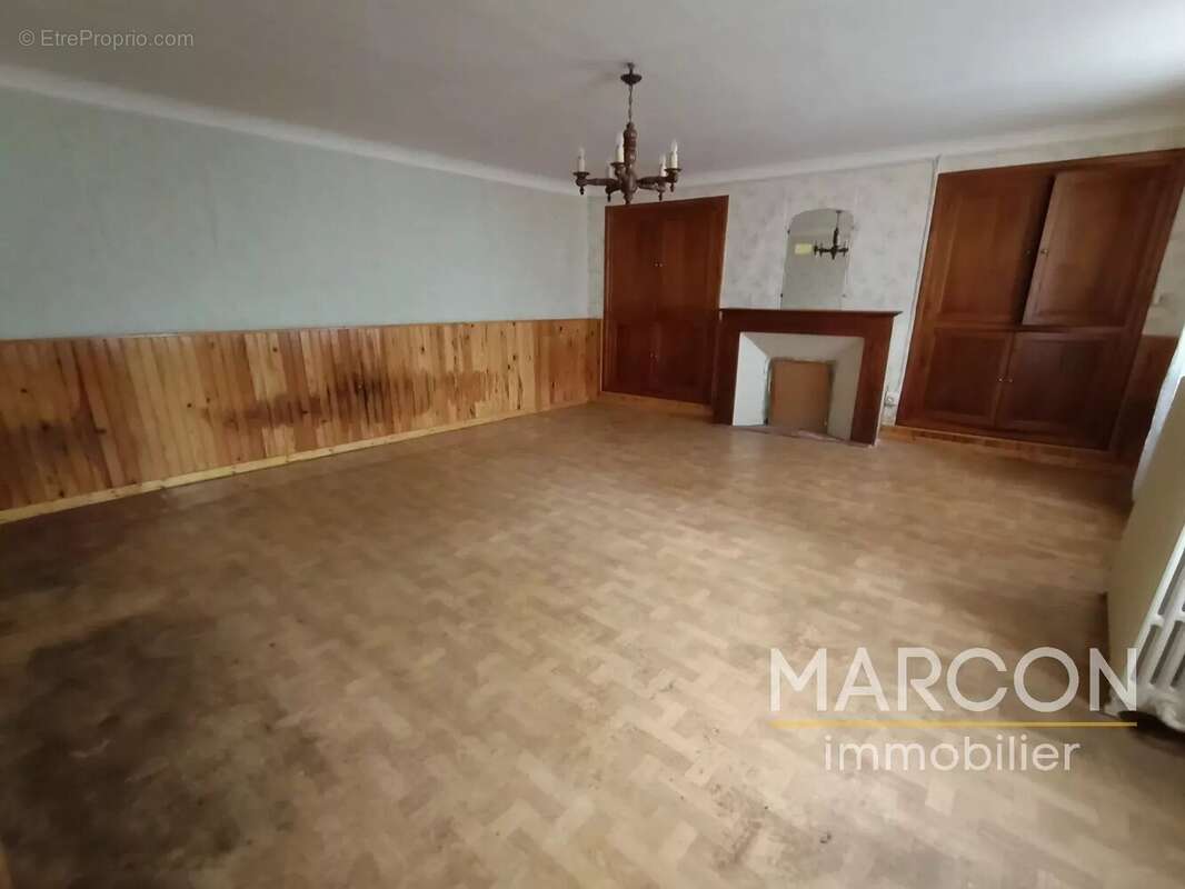 Maison à SAINT-SULPICE-LES-CHAMPS