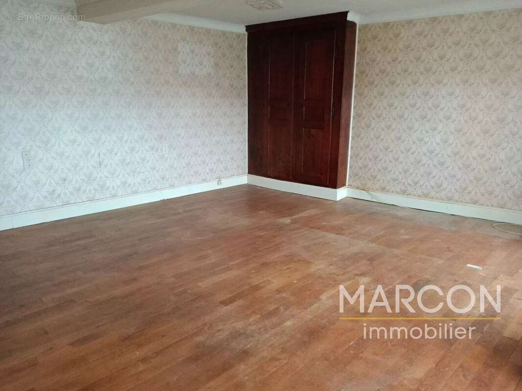 Maison à SAINT-SULPICE-LES-CHAMPS