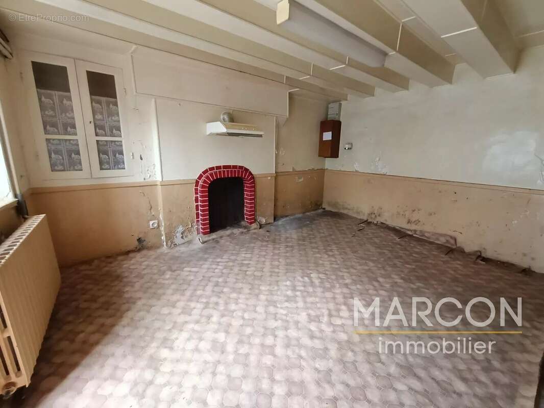 Maison à SAINT-SULPICE-LES-CHAMPS