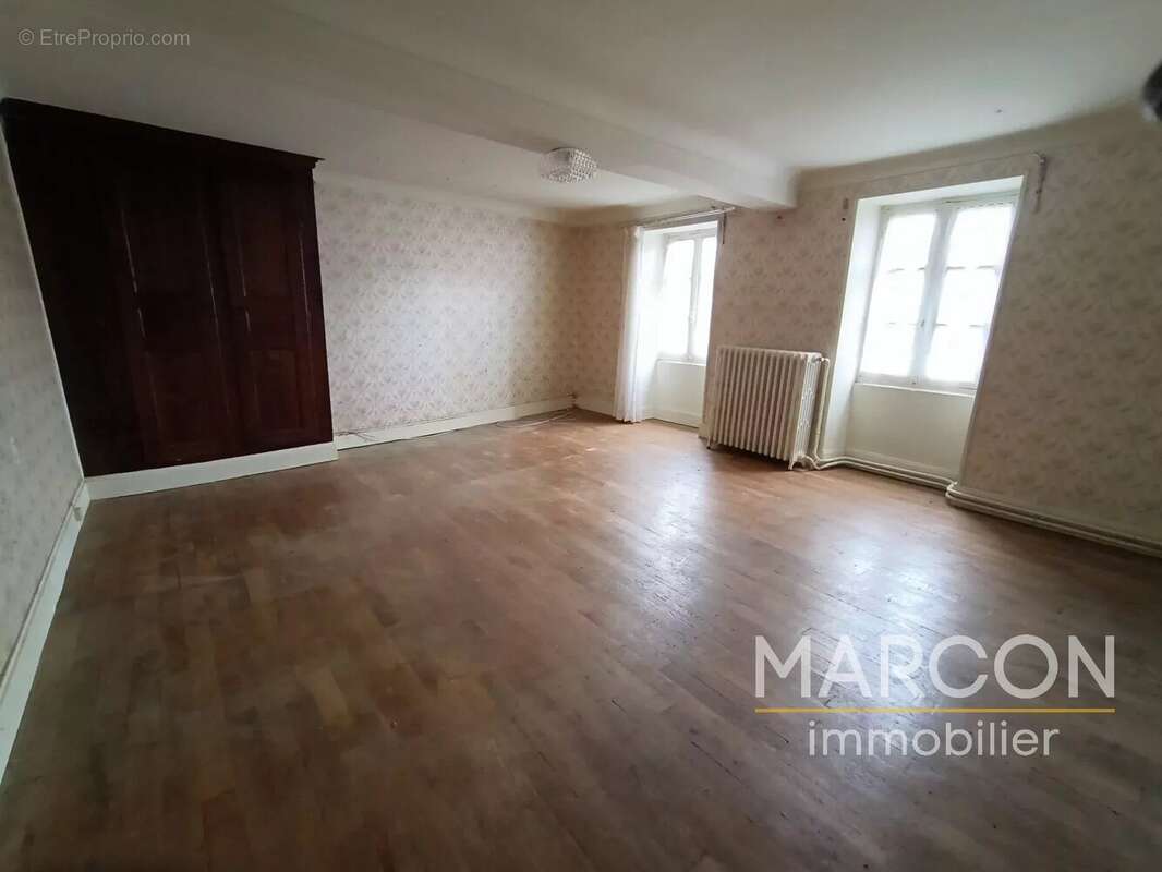 Maison à SAINT-SULPICE-LES-CHAMPS