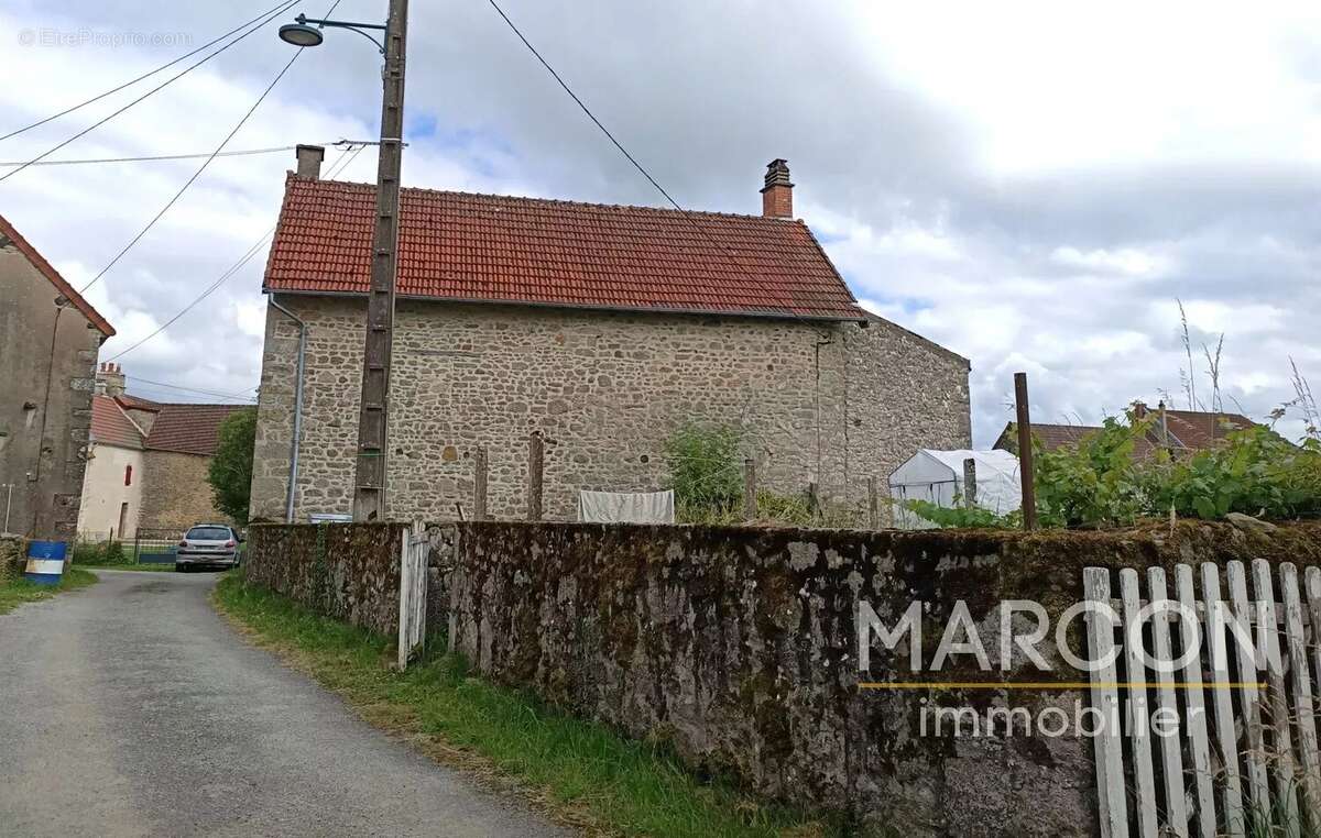 Maison à SAINT-SULPICE-LES-CHAMPS