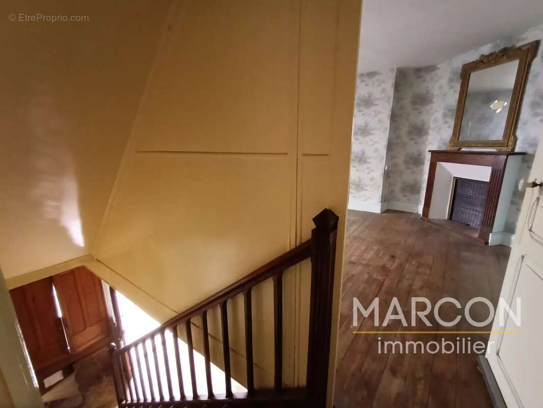 Maison à SAINT-SULPICE-LES-CHAMPS