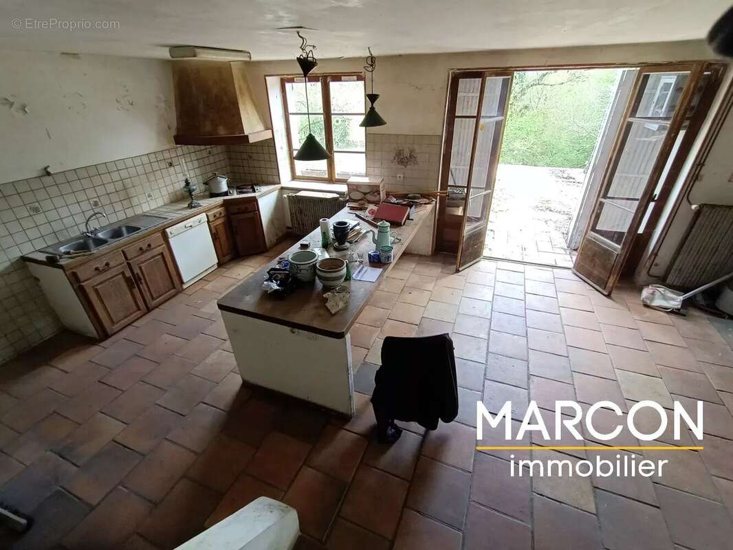 Maison à SAINT-MEDARD-LA-ROCHETTE