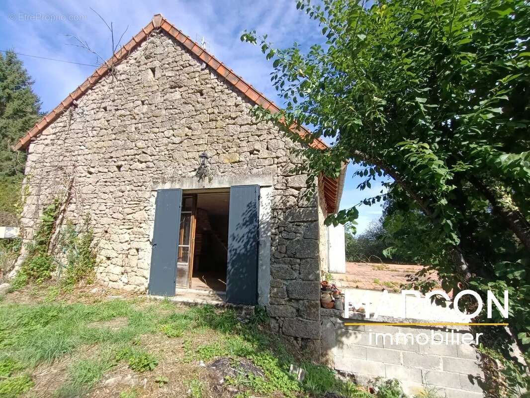 Maison à SAINT-MEDARD-LA-ROCHETTE