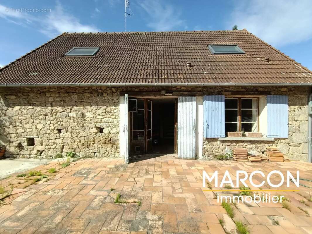 Maison à SAINT-MEDARD-LA-ROCHETTE