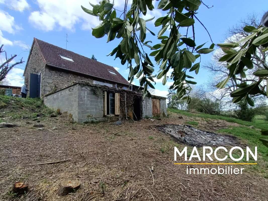 Maison à SAINT-MEDARD-LA-ROCHETTE