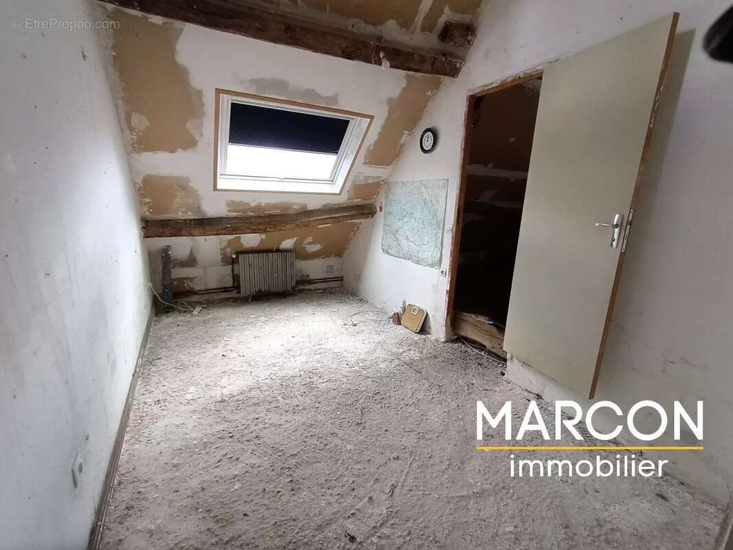 Maison à SAINT-MEDARD-LA-ROCHETTE