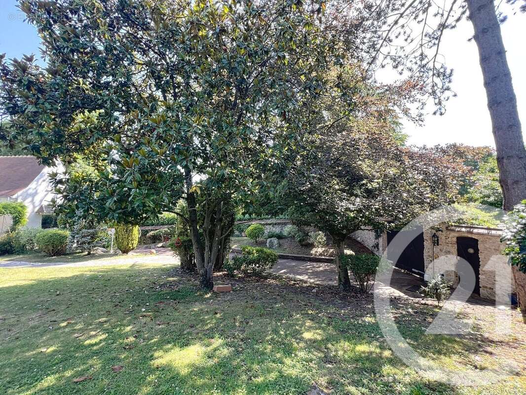 Maison à MARNES-LA-COQUETTE