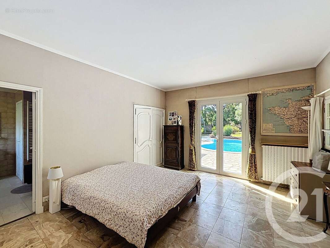 Maison à MARNES-LA-COQUETTE