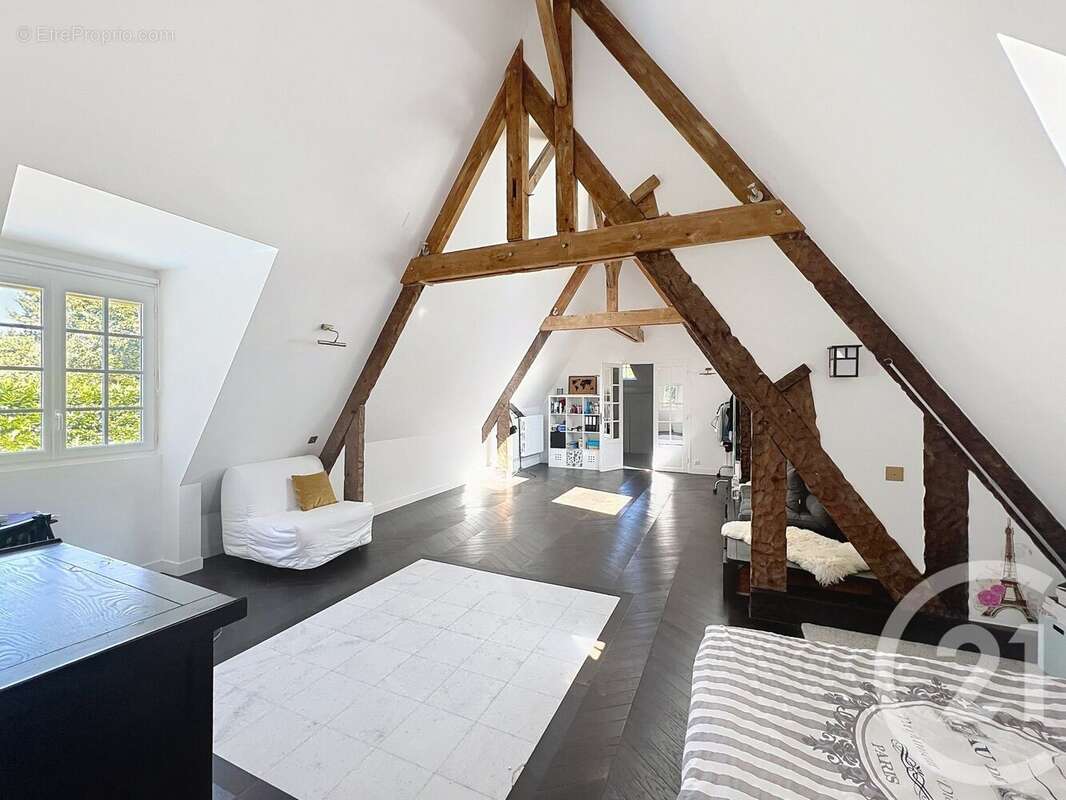 Maison à MARNES-LA-COQUETTE