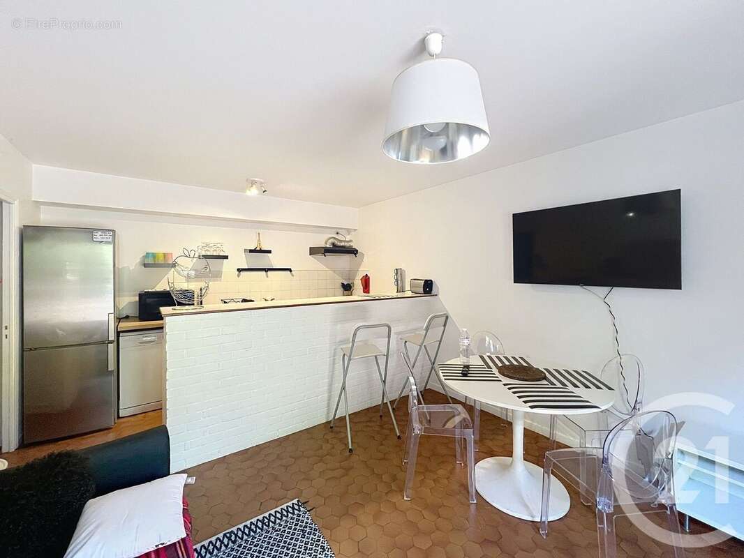 Maison à MARNES-LA-COQUETTE