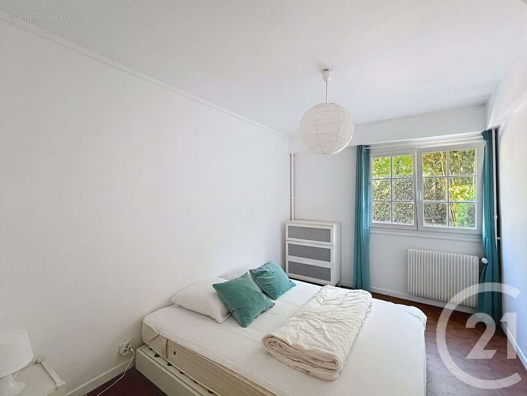 Maison à MARNES-LA-COQUETTE