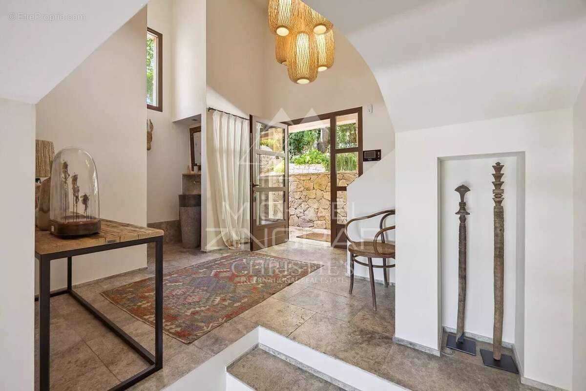 Maison à CHATEAUNEUF-GRASSE