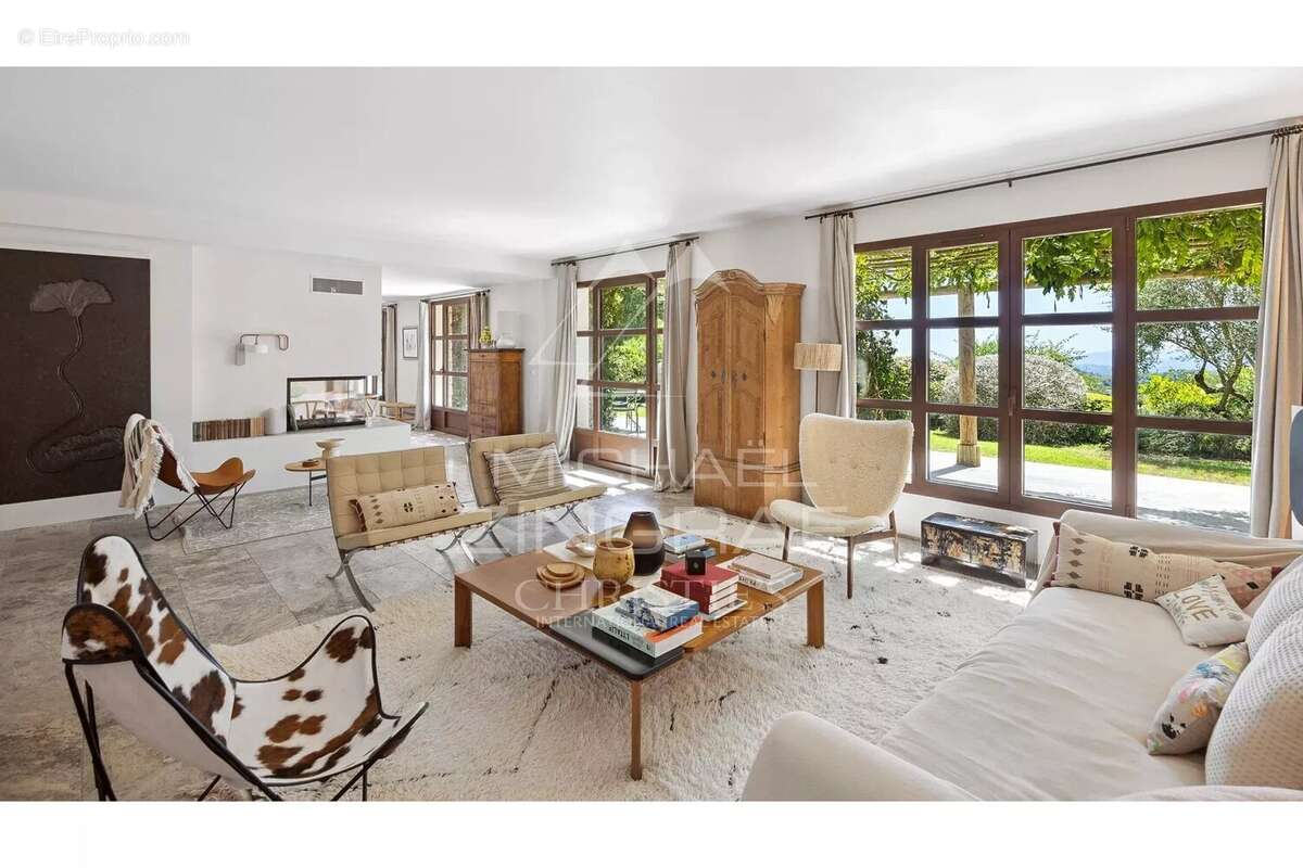 Maison à CHATEAUNEUF-GRASSE