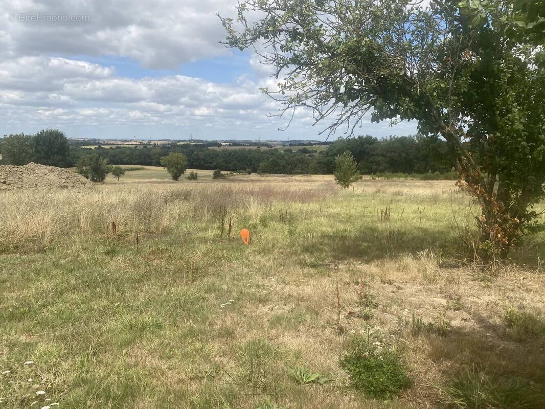 Terrain à DREMIL-LAFAGE