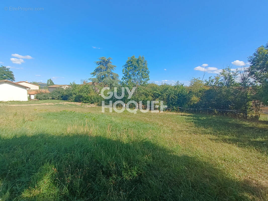 Terrain à MARCILLY-LE-CHATEL