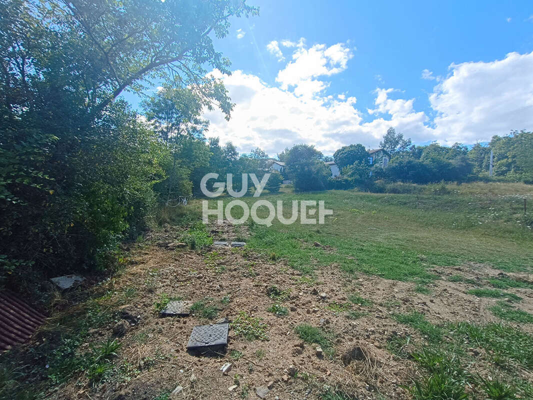 Terrain à MARCILLY-LE-CHATEL
