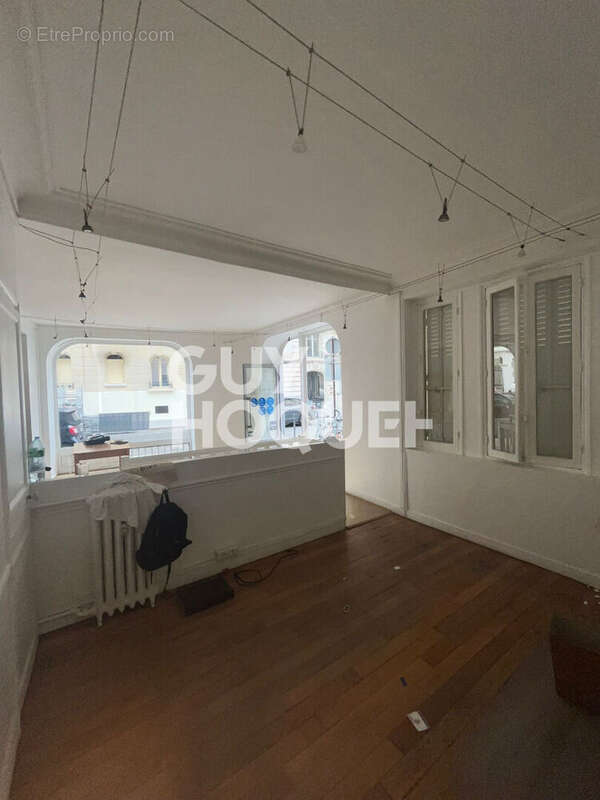 Commerce à PARIS-16E