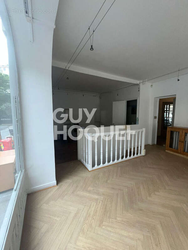 Commerce à PARIS-16E