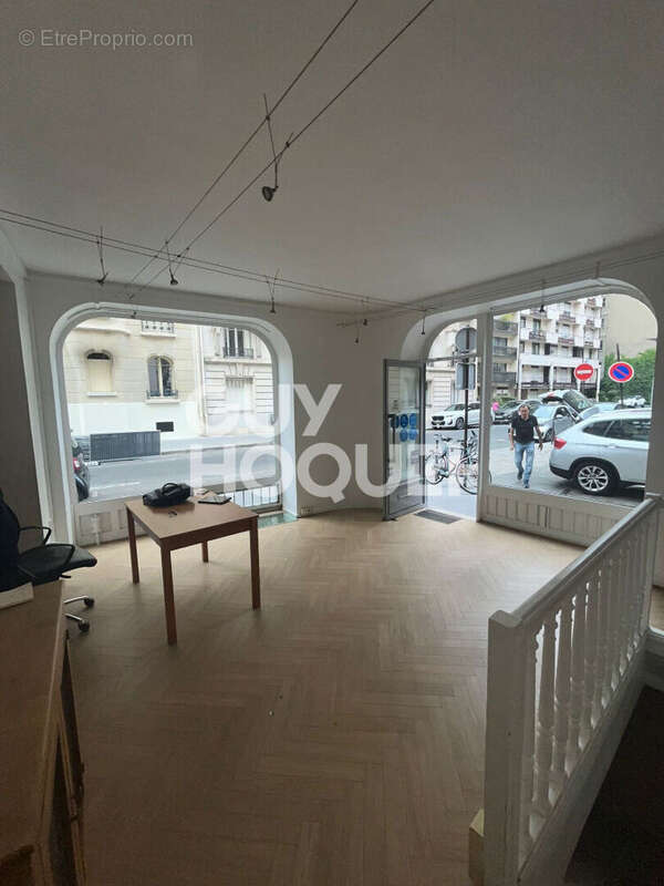 Commerce à PARIS-16E