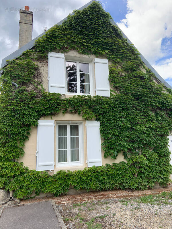 Maison à VIEUX-MOULIN