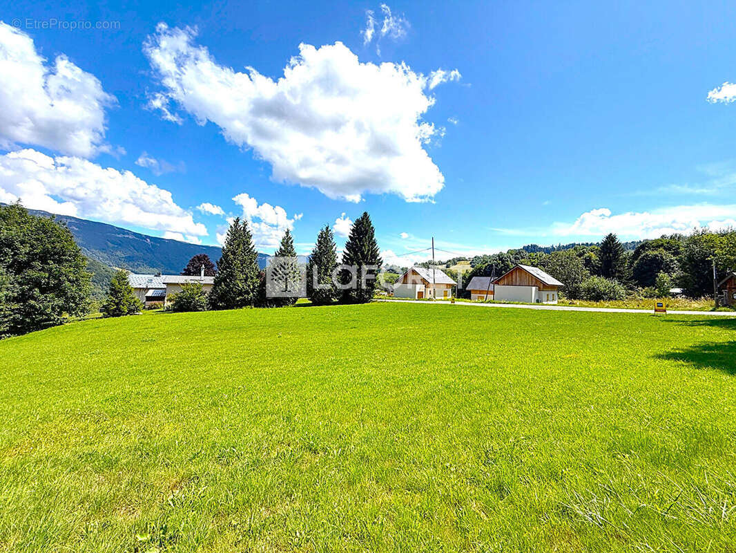 Terrain à LES DESERTS