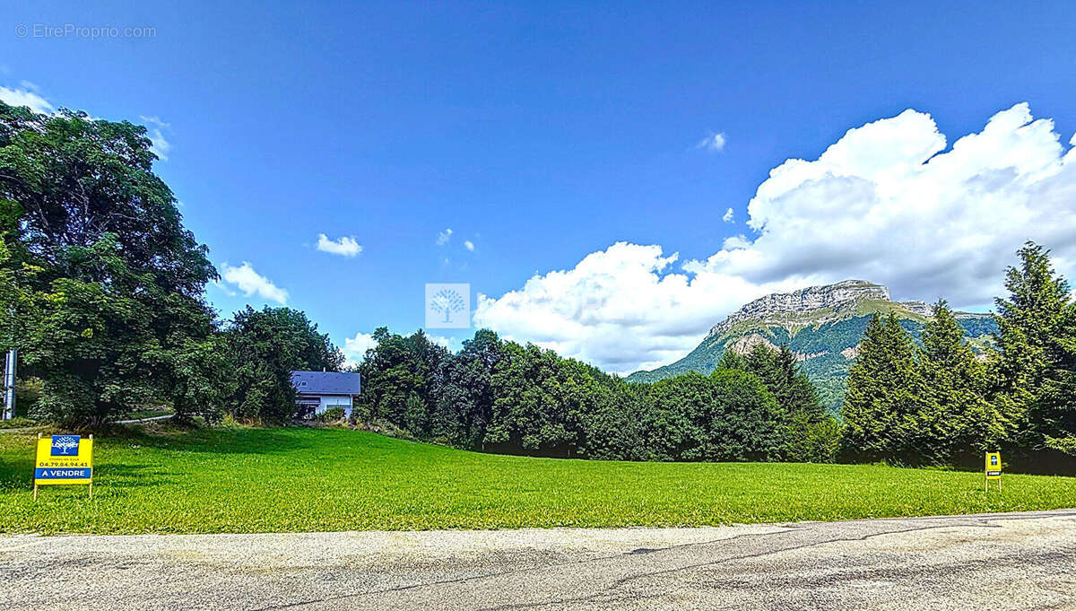 Terrain à LES DESERTS