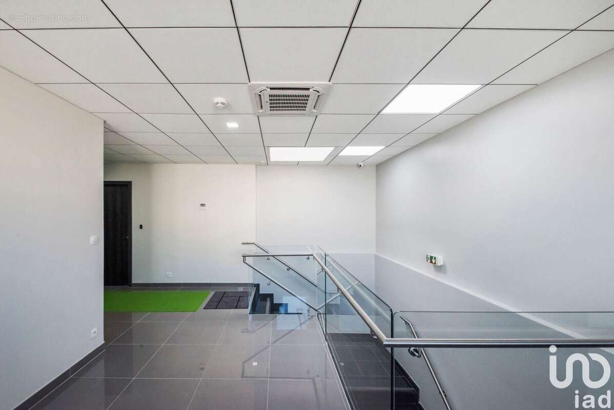 Photo 2 - Commerce à COURCOURONNES