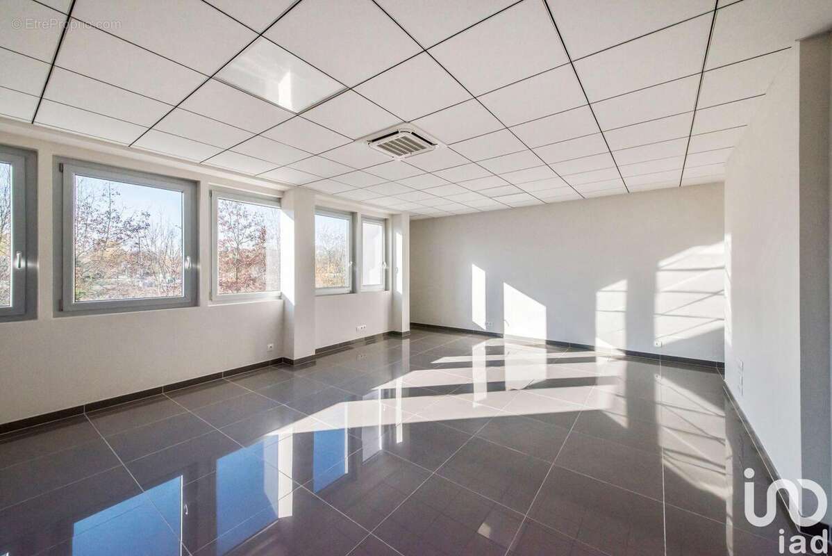 Photo 4 - Commerce à COURCOURONNES