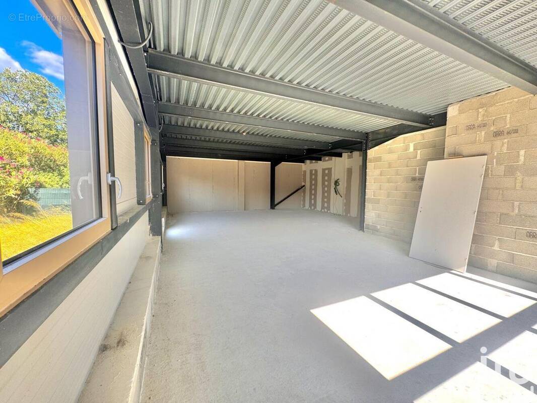 Photo 1 - Commerce à CHATEAURENARD