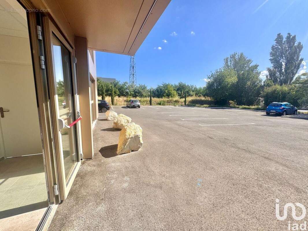 Photo 2 - Commerce à CHATEAURENARD