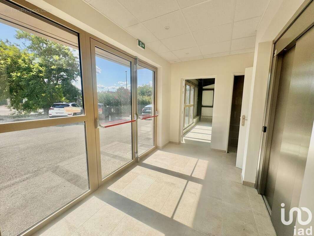 Photo 4 - Commerce à CHATEAURENARD