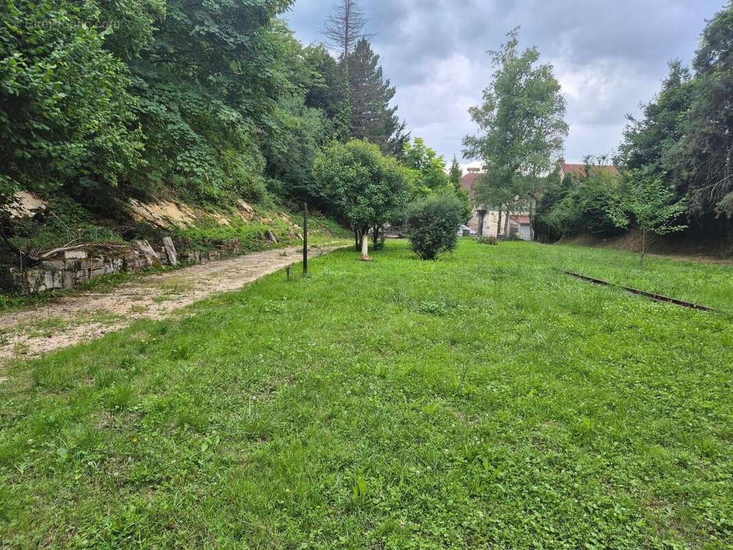 Photo 2 - Terrain à MONTFERRAND-LE-CHATEAU
