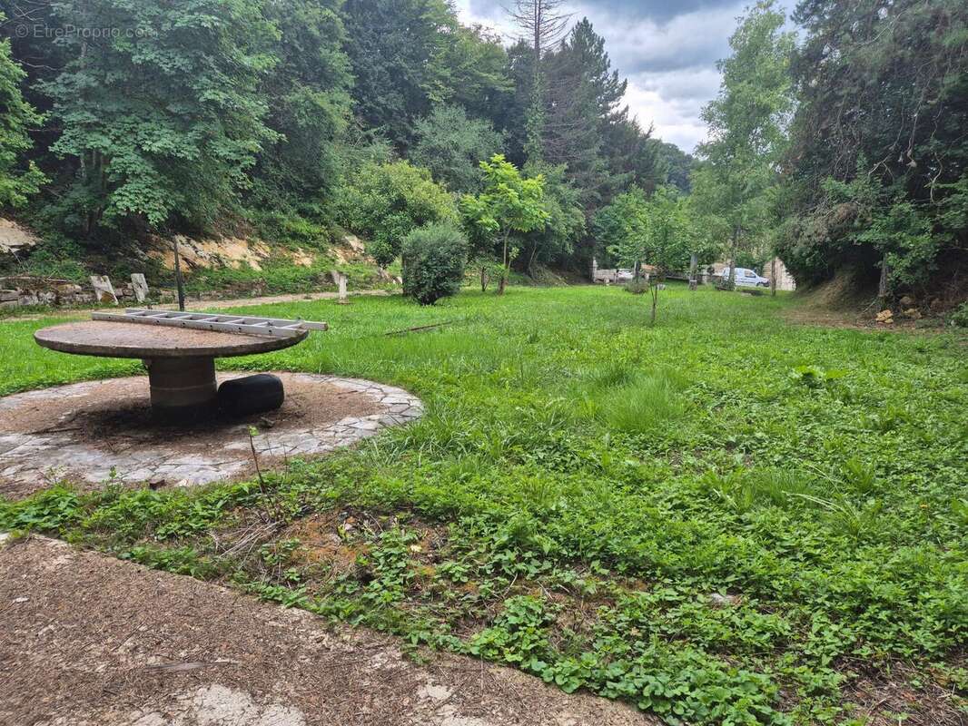 Photo 3 - Terrain à MONTFERRAND-LE-CHATEAU