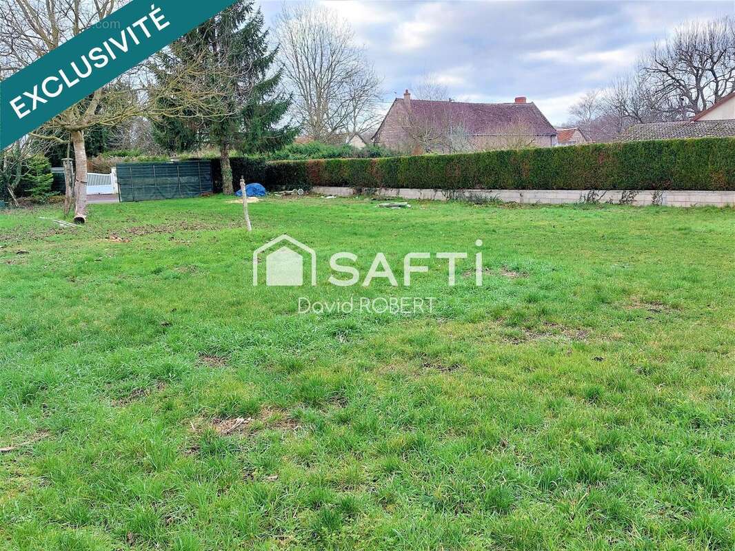 Photo 2 - Terrain à CROUZILLES