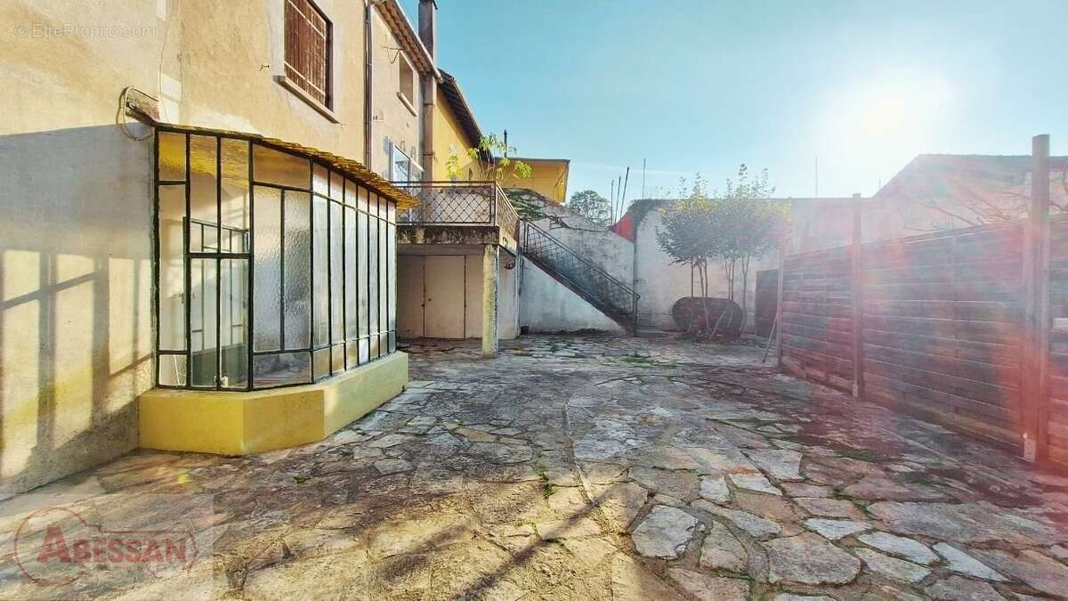 Maison à LEZAN