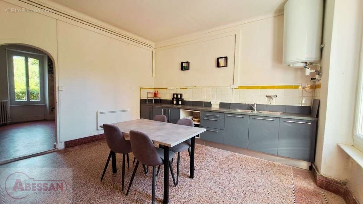 Maison à LEZAN