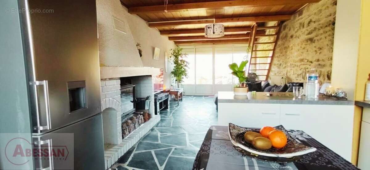 Maison à LEZAN