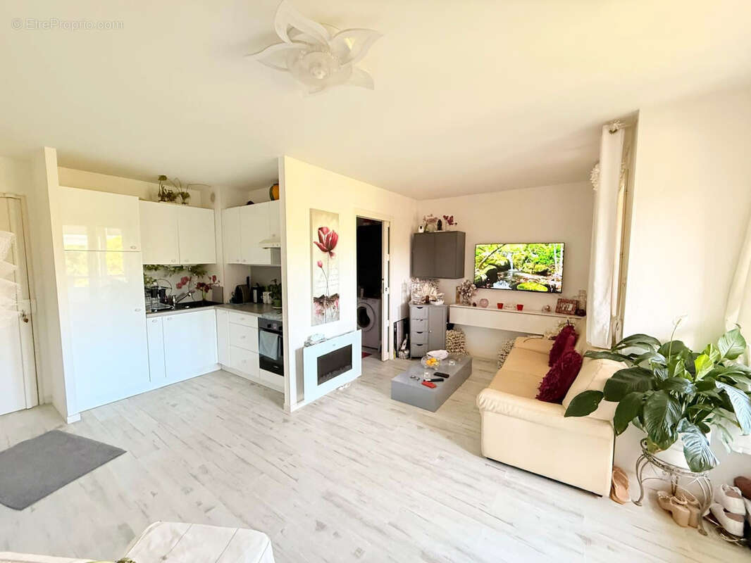 Appartement à BORMES-LES-MIMOSAS