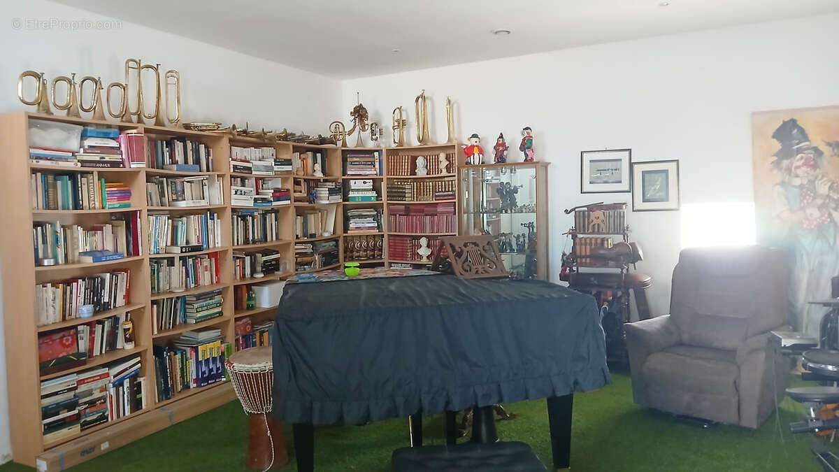 Maison à MONTMOREAU-SAINT-CYBARD