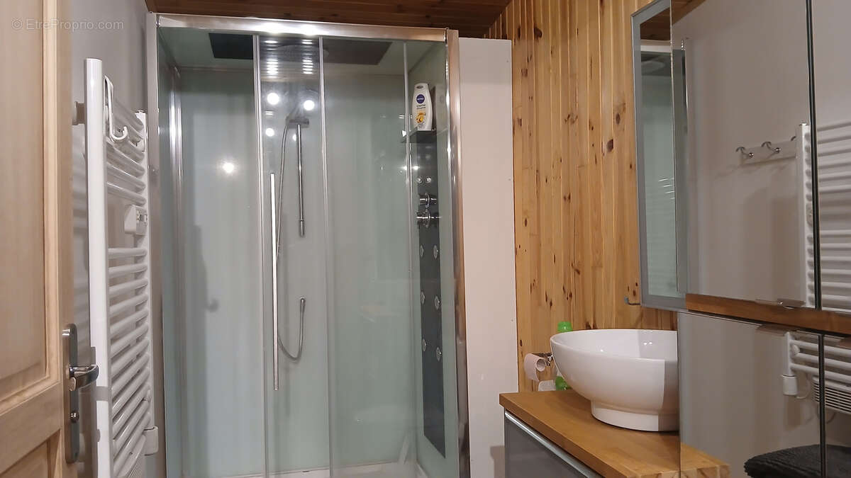 Maison à MONTMOREAU-SAINT-CYBARD