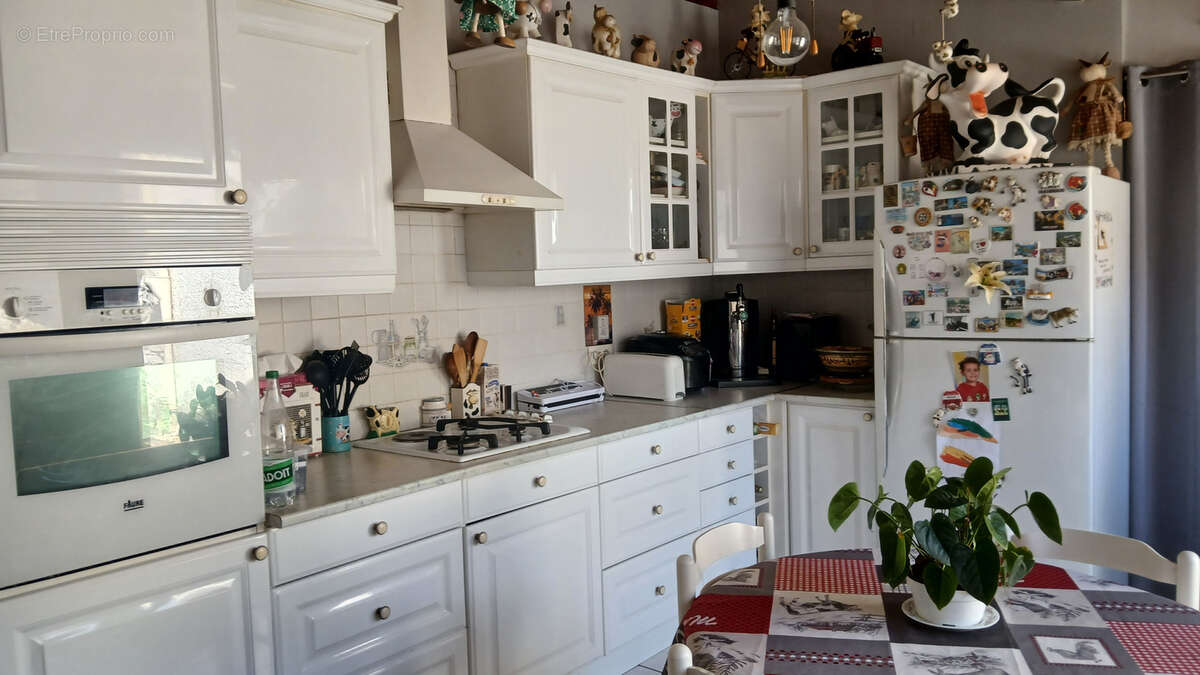 Maison à MONTMOREAU-SAINT-CYBARD