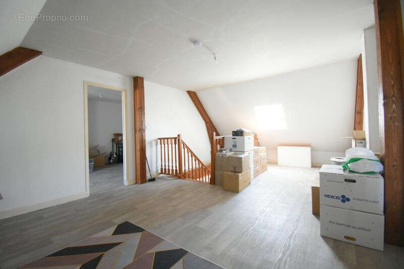 Maison à SAINT-REMY-EN-ROLLAT