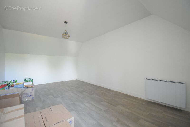 Maison à SAINT-REMY-EN-ROLLAT