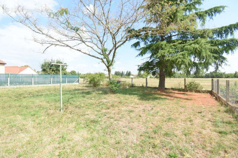 Maison à SAINT-REMY-EN-ROLLAT